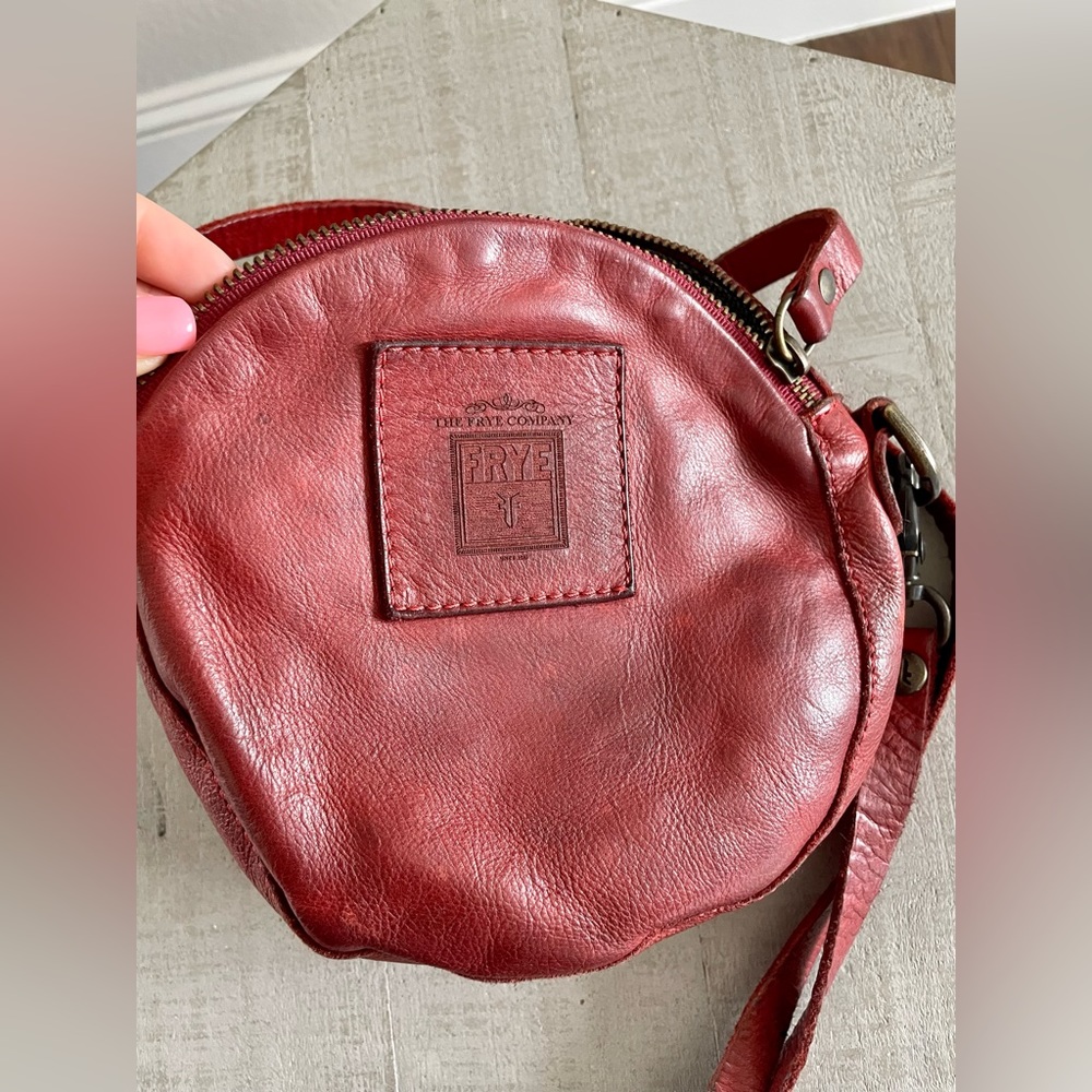 ♥️ Frye and Co. Super Unique and Fun Red Leather Crossbody Bag